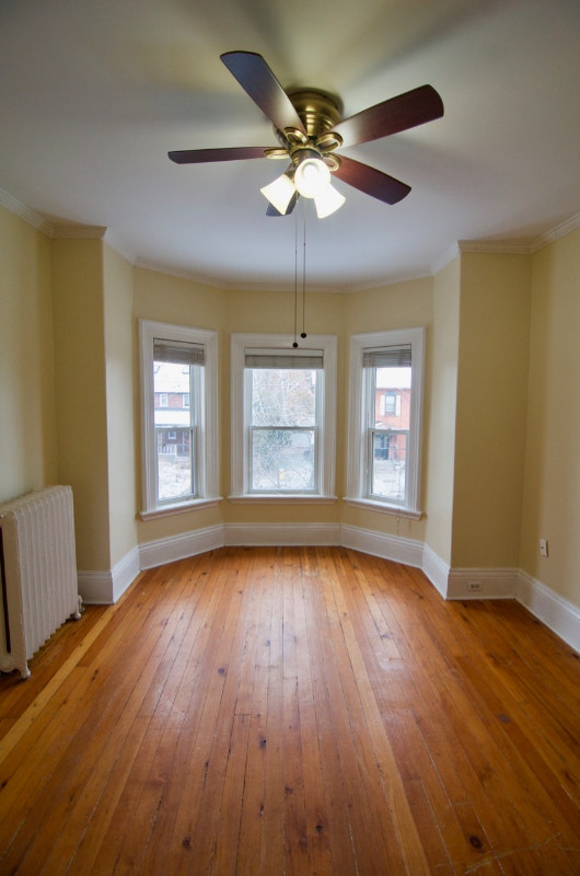 2+ Bedroom Apartment in Downtown Peterborough Available Sept 1st Long