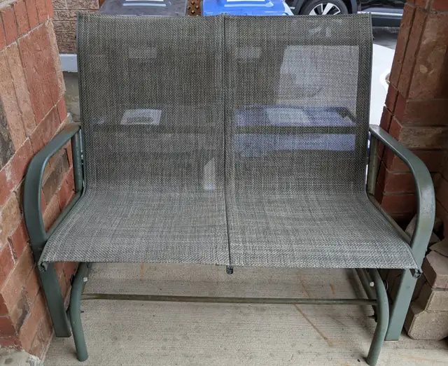 2-Person Patio Glider Bench in Patio & Garden Furniture in Mississauga / Peel Region - Image 2