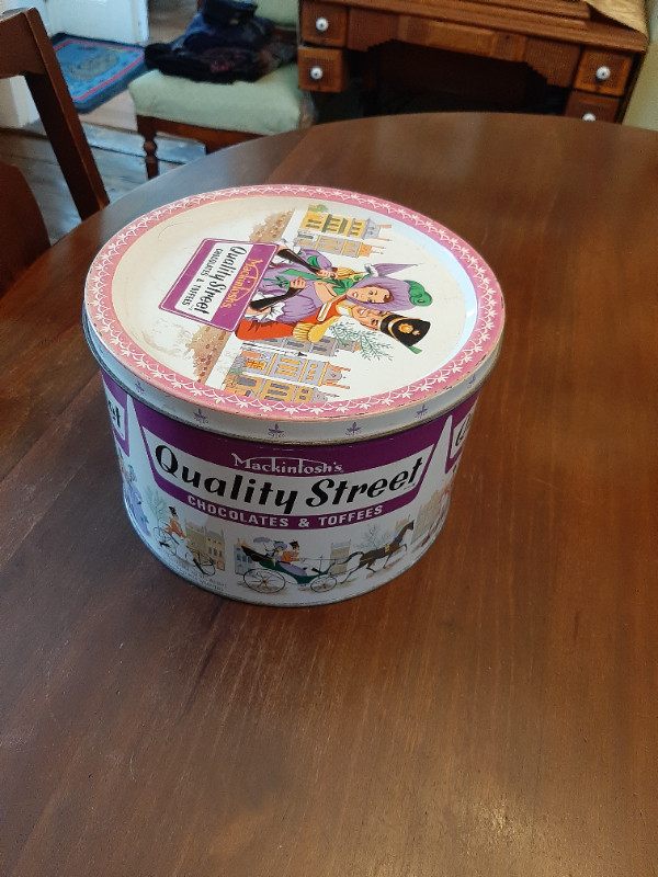 Vintage Quality Street Tin in Arts & Collectibles in Bedford - Image 3