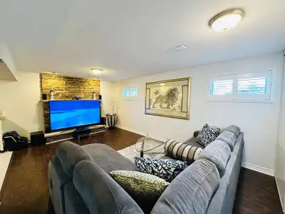 ROOMMATE WANTED SEPT 1 Torbram & Williams Pkwy - Spare Room - Queen Bed - Apartment shared with 1 ro...