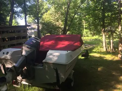 Regency bow Rider with a 70 hp mercury engine need a little bit of work. Motor is ok