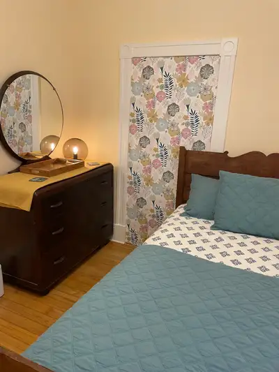Perfect for students and visiting researchers! Furnished room to rent in rooming house (3 room home)...