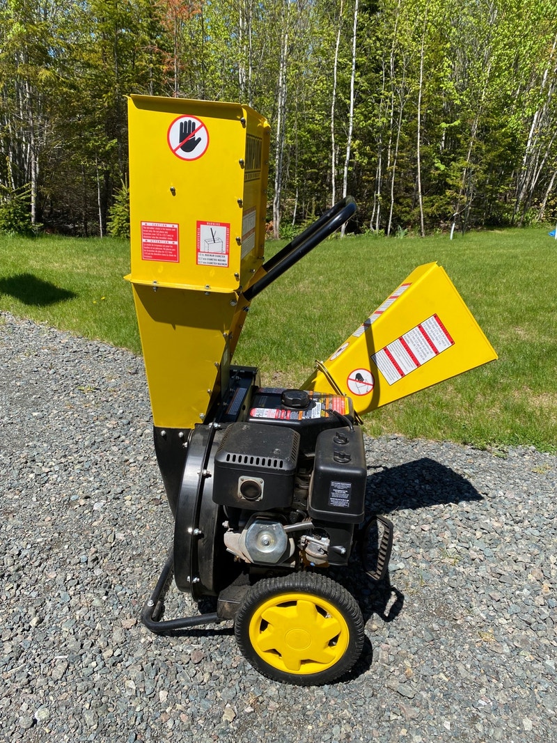 Wood Chipper (up to 3 inches round material, 334cc) Lawnmowers & Leaf