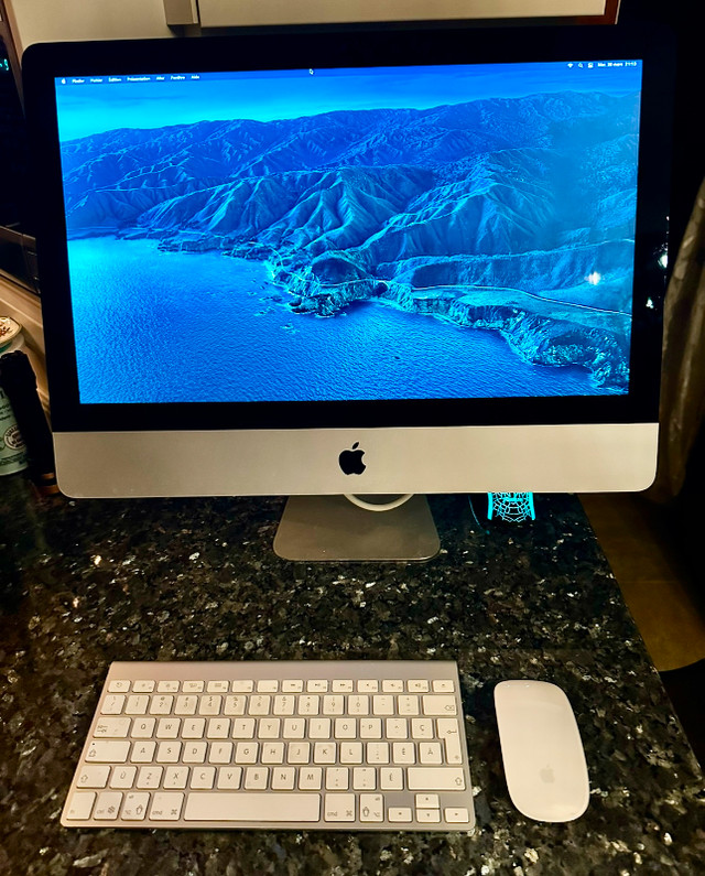 iMac 21,5 MID 2014 i5 à vendre impeccable dans Ordinateurs de bureau  à Saguenay