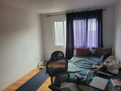Chambre à louer Greenfield Park, à 15 minutes du centre-ville de Montréal en voiture. Transport en c...