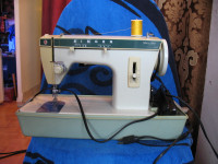 Singer vintage Sewing machine good working condition