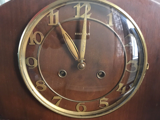 Antique Birks- Ellis mantel winding  chiming clock with keyn in Arts & Collectibles in Markham / York Region - Image 4