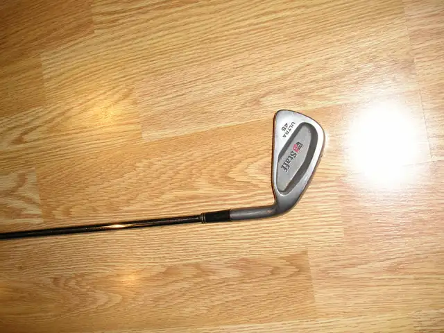 Wilson Staff Ultra 45 - 4 iron - golf club in Golf in Windsor Region - Image 3