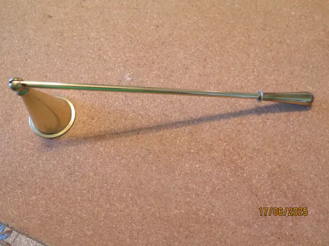 SOLID BRASS CANDLE SNUFFER in Home Décor & Accents in City of Toronto - Image 2