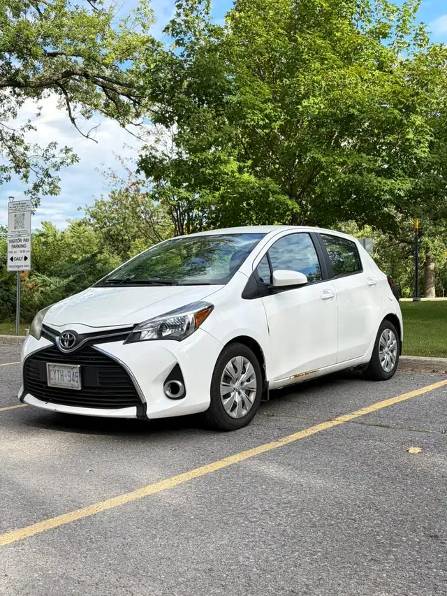 2015 Yaris LE557469074278983681