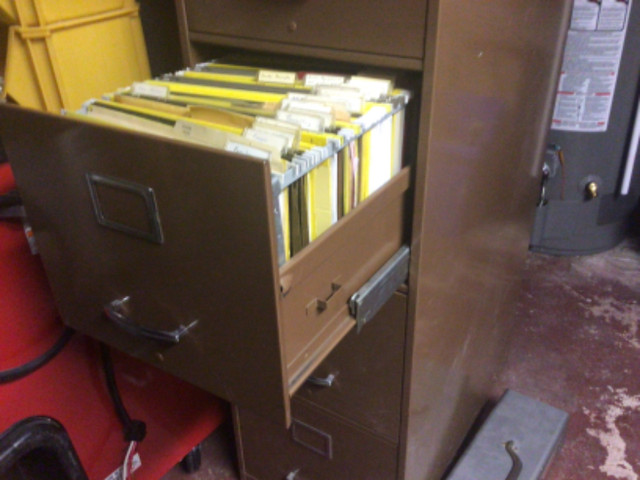 4 drawer filing cabinet in Other Business & Industrial in Ottawa - Image 2