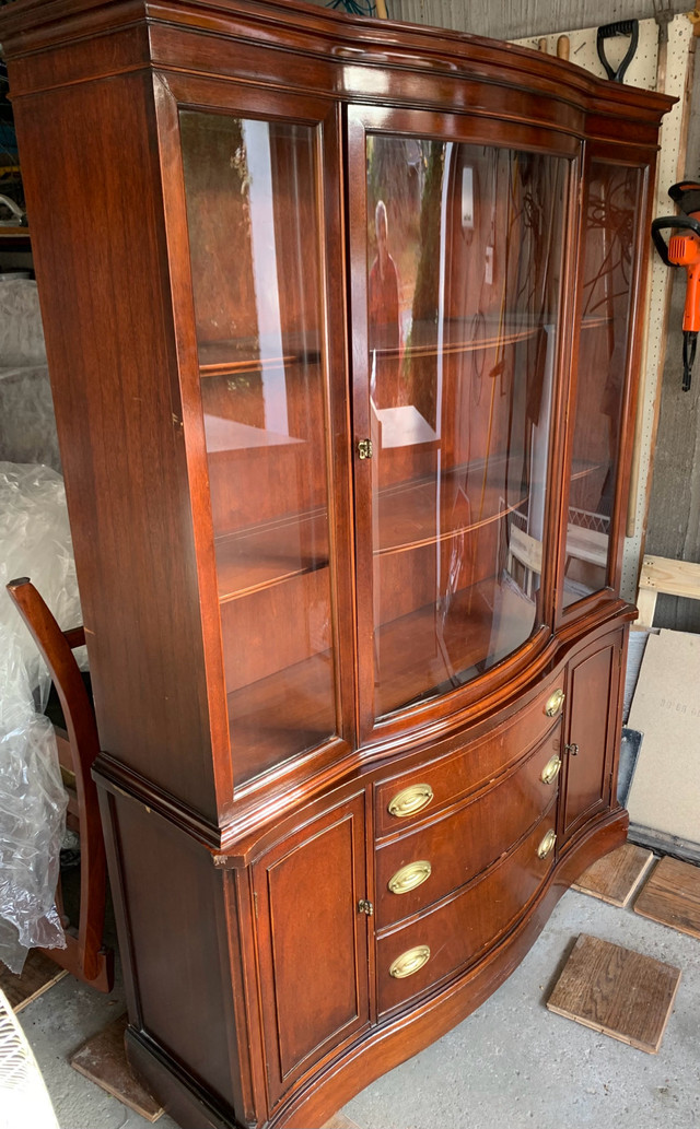 Duncan Phyfe Antique Hutch in Hutches & Display Cabinets in City of Toronto - Image 3