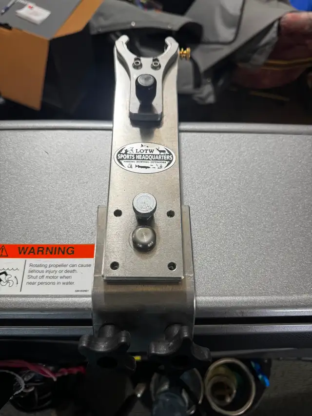 Forward Facing Sonar Pole456001001032919042
