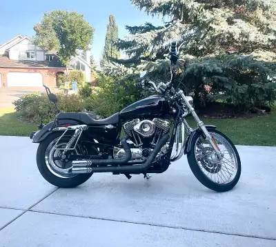 2008 sportster, runs well. The pipes are aftermarket, it sounds good and loud.