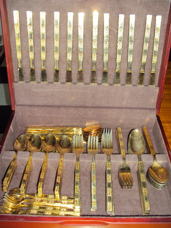 Coutellerie dorée 12 couverts vintage dans Vaisselle et articles de cuisine  à Ville de Montréal