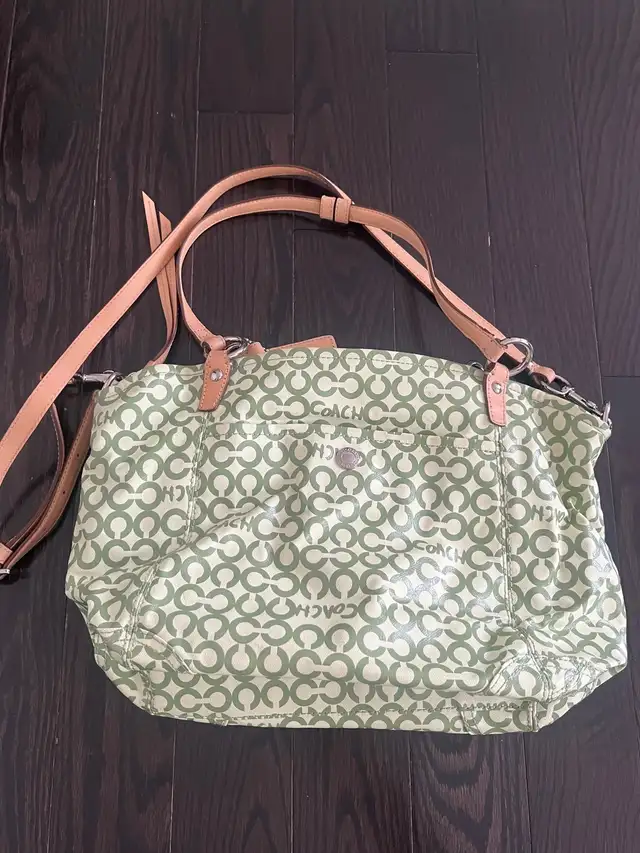 Coach Vintage Green Shoulder Bag in Women's - Bags & Wallets in Mississauga / Peel Region - Image 4
