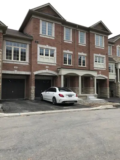 Three storey Condo Townhouse ideally located closed to Hwy 407, Public transport, Shopping plazas, s...