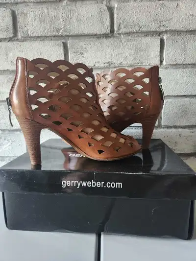 NEW Gerry Weber Leather Sandal/Shoes Size 10, View more