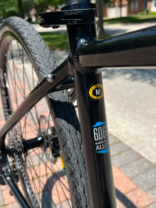 2021 KHS hybrid bike in Road in Markham / York Region - Image 4