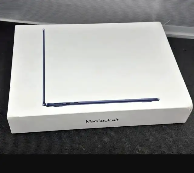 Sealed BNINB MACBOOK AIR 13 M4 2026 256GB Midnight in Laptops in Mississauga / Peel Region - Image 2
