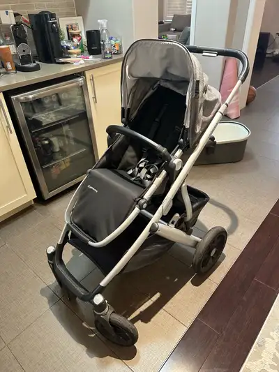 Uppababy Vista V2 with bassinet, View more