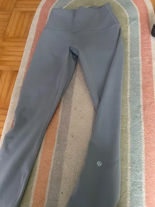 Lululemon leggings size 2 in Women's - Bottoms in Markham / York Region - Image 2