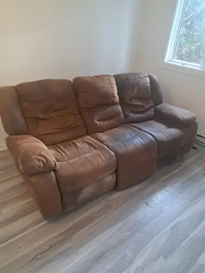 Sofa elran gratuit je vous donne 30$ pour venir le chercher, View more