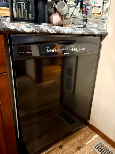 This is a Kenmore black dishwasher, ready to efficiently clean your dishes! This used dishwasher off...