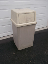 Commercial Indoor Outdoor Rubbermaid Garbage Bin Large Used
