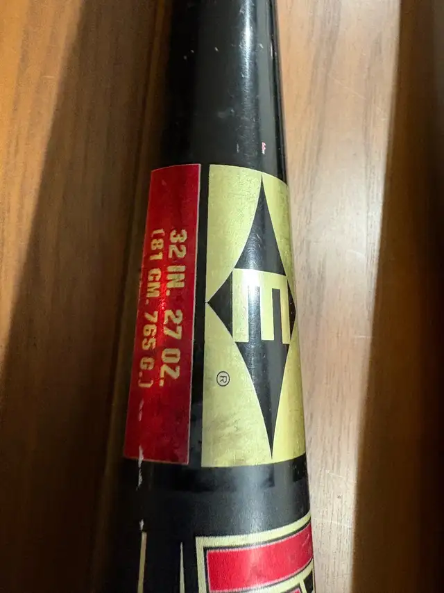 3 Easton reflex bats sold as a lot  in Baseball & Softball in Guelph - Image 7