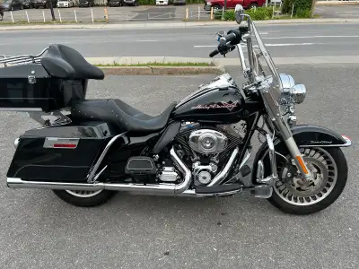 Harley Road King 2013 46,456 KM Moteur Twin cam 103 Cylindrée de 1690cc. Tour pak est amovible, il s...