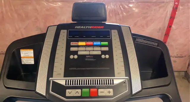 Treadmill in Exercise Equipment in Ottawa - Image 2