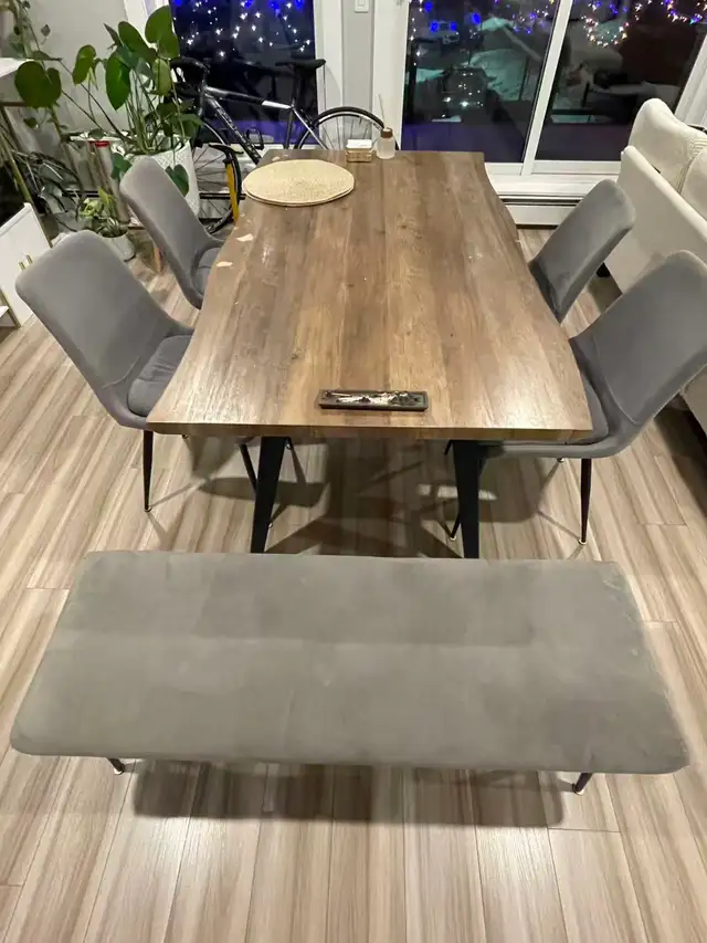 Dining Table includes 4 chairs and 1 bench  in Dining Tables & Sets in Bedford - Image 5