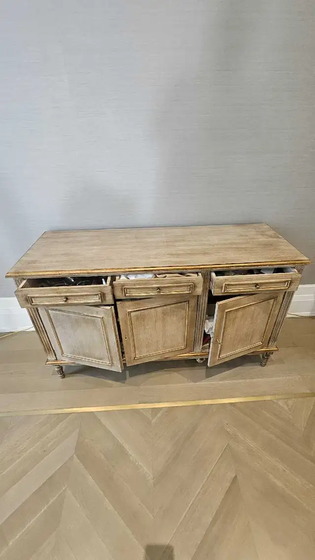 Vintage Sideboard/Buffet  in Hutches & Display Cabinets in City of Toronto - Image 3