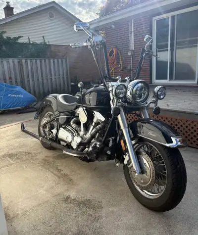 CUSTOM 2003 Yamaha road star 1600 15,000km Bars Cholo fishtale pipes Right hand suicide shift Sounds...