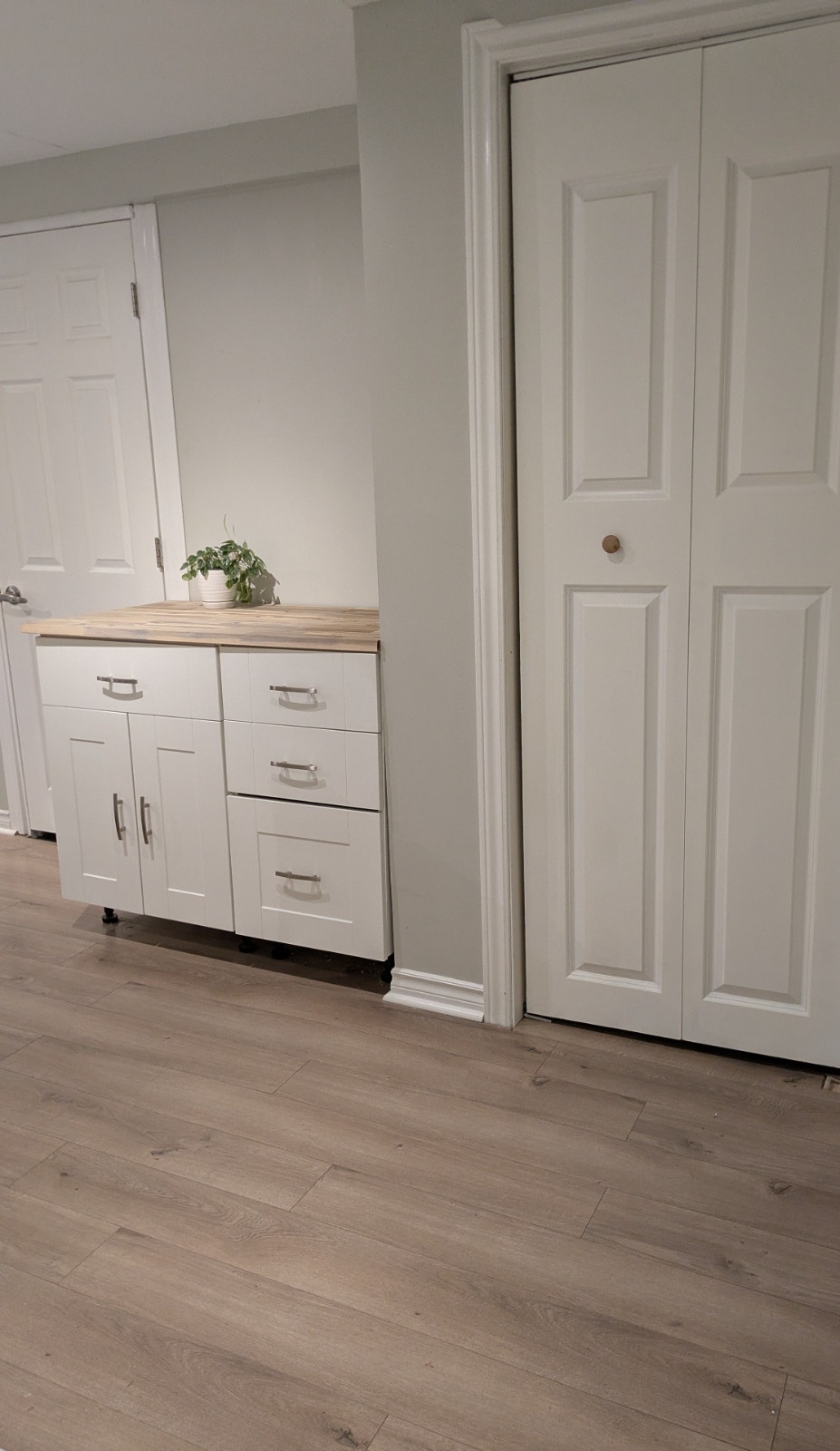 Bright, Updated Suite: Burlington-Waterdown Border 3
