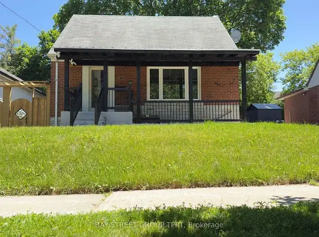 House for sale - Rexdale-Kipling in Houses for Sale in City of Toronto - Image 2