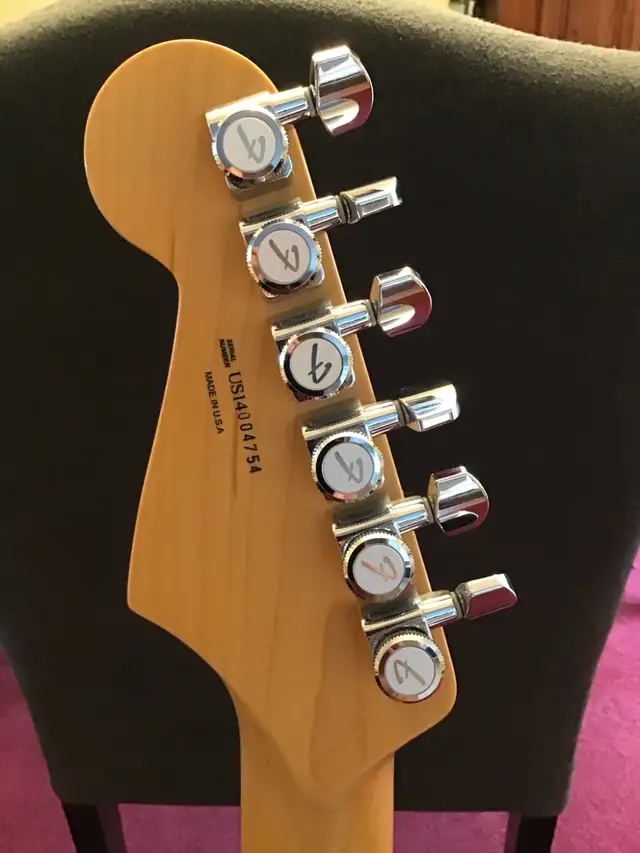 PROPERLY SET-UP 60th Anniversary Deluxe Stratocaster in Guitars in London - Image 7