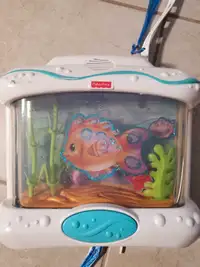 Musical aquarium mobile for baby/ aquarium musicale pour bébé 