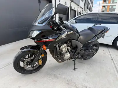 25,410 kms (active) | Clean Title | Well Maintained What’s included: ✅ New Dunlop tires ✅ Black Wido...