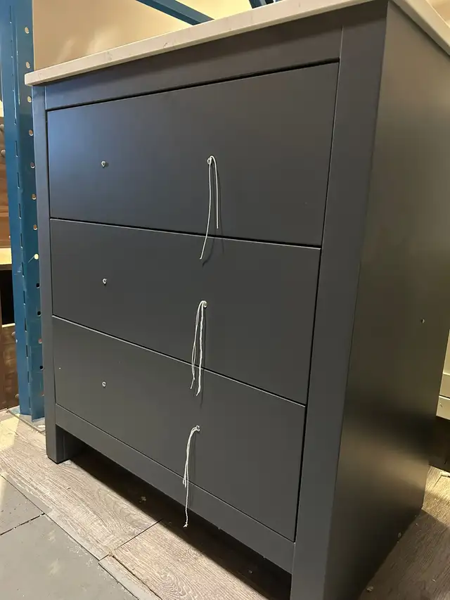 BRAND NEW 30”W Bath Vanity with Carrara Quartz Top in Cabinets & Countertops in Oakville / Halton Region - Image 3