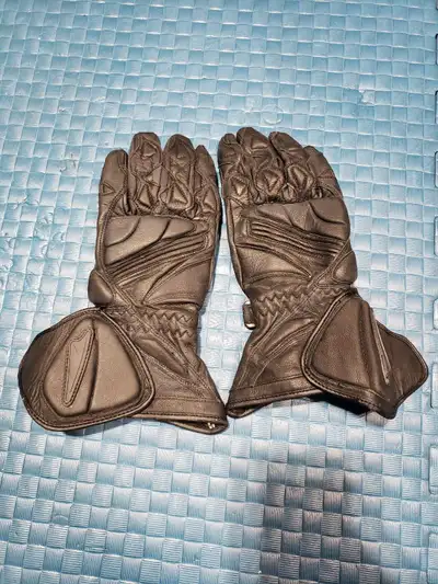 Bought for an ex girlfriend, she never ended up wearing them. Up for grabs.