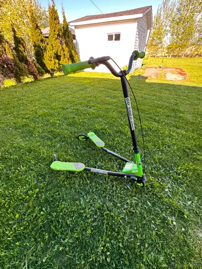 Kids Wiggle Scooter (3 Wheels)Excellent Condition, View more