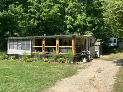 This SEASONAL opportunity awaits the ever popular Silent Valley Park!! This trailer is in excellent...
