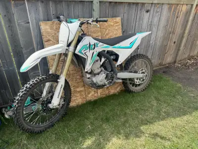 2024 Kove MX 250 18 hours on the bike Electric start Starts & runs first try Just looking to get wha...