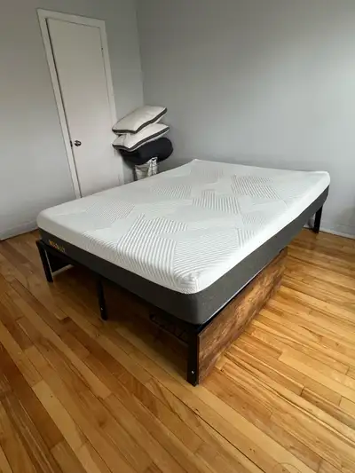Lit Queen + Matelas (Très bon état) | Queen Bed Frame + Mattress, View more