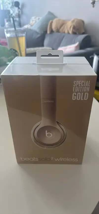 Beats Solo 2 Wireless Headphones – Special Edition Gold, View more