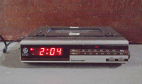 Vintage GE General Electric Spacemaker Under Cabinet Clock Radio