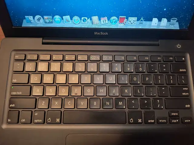 Black 2007 MacBook, OS X Lion62863267885569122