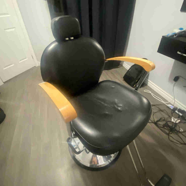 Barber Chair in Chairs & Recliners in Barrie
